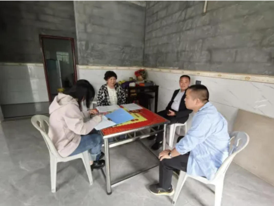 从“被动等”到“主动帮”!秀山妙泉镇织密困难群众暖心守护网(图1)